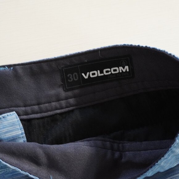 Volcom Men’s Shorts - Picture 3 of 8